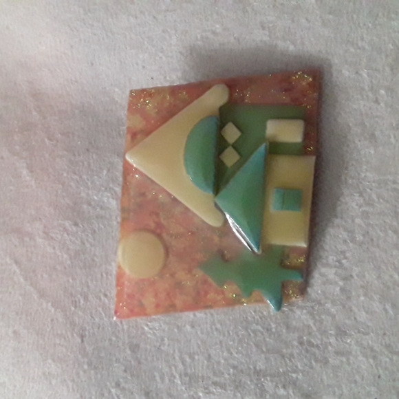 House Of Lucinda Brooch - Picture 1 of 3